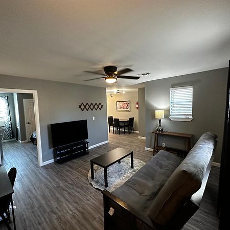 Hess St Apartment Сан Антонио Екстериор снимка