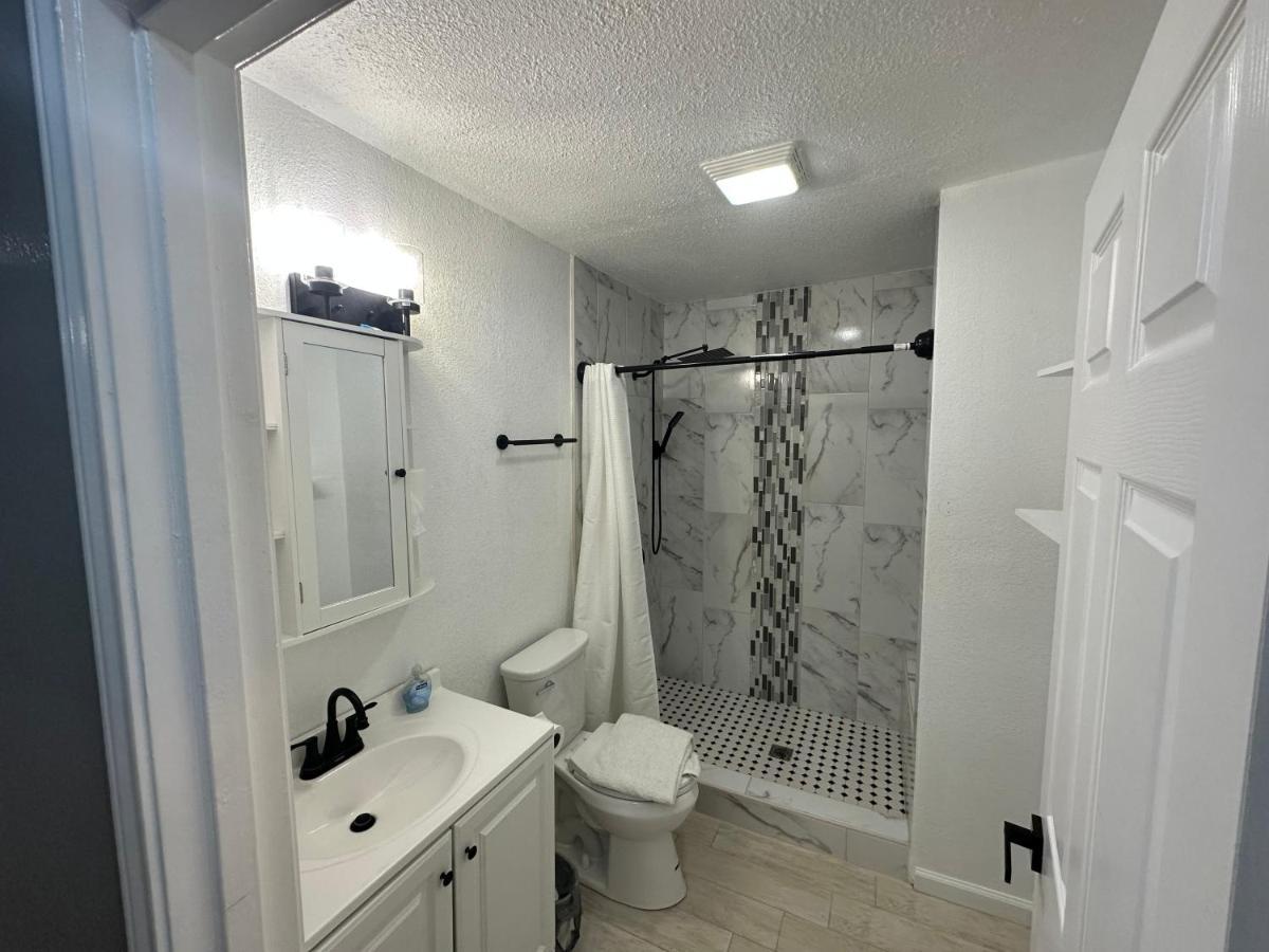 Hess St Apartment Сан Антонио Екстериор снимка