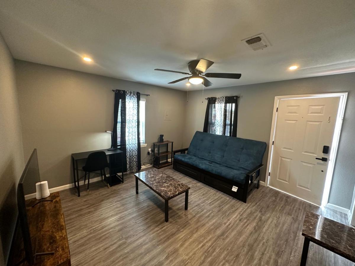 Hess St Apartment Сан Антонио Екстериор снимка