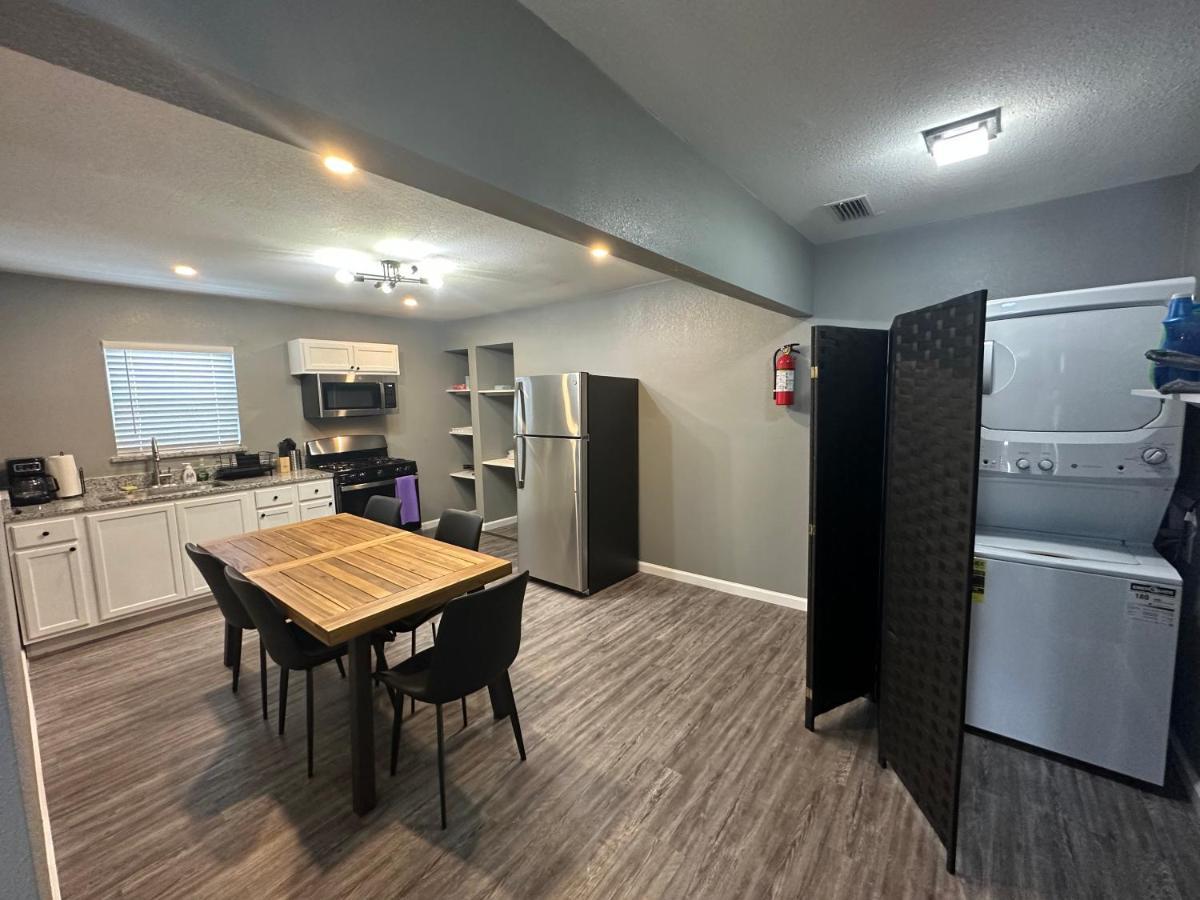 Hess St Apartment Сан Антонио Екстериор снимка