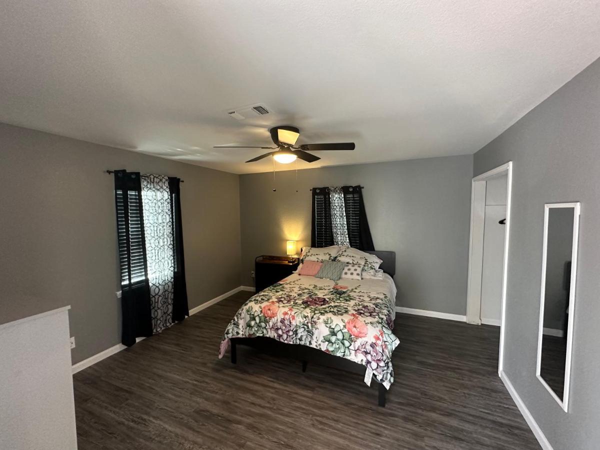 Hess St Apartment Сан Антонио Екстериор снимка