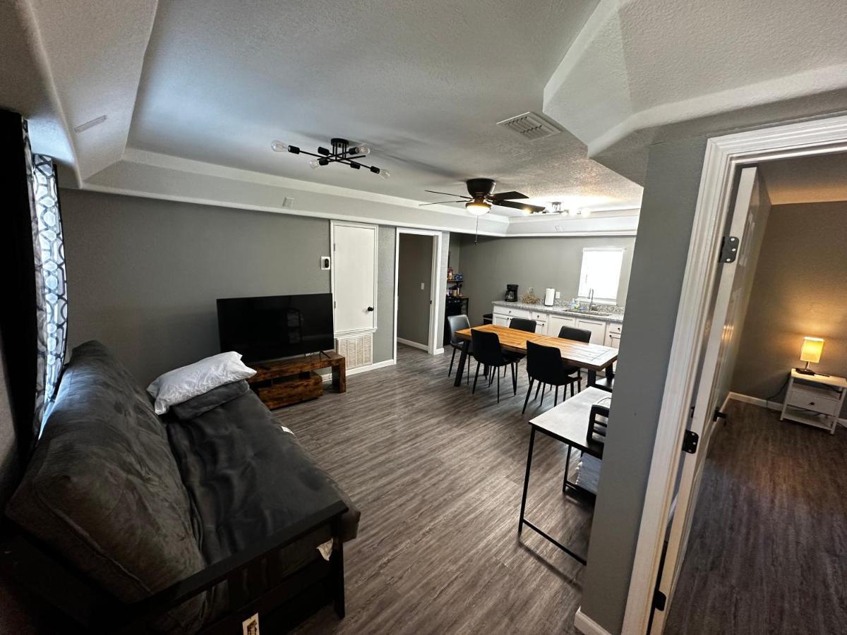 Hess St Apartment Сан Антонио Екстериор снимка