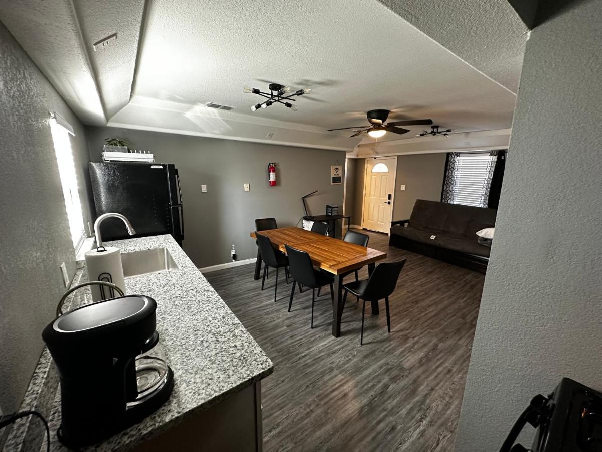 Hess St Apartment Сан Антонио Екстериор снимка