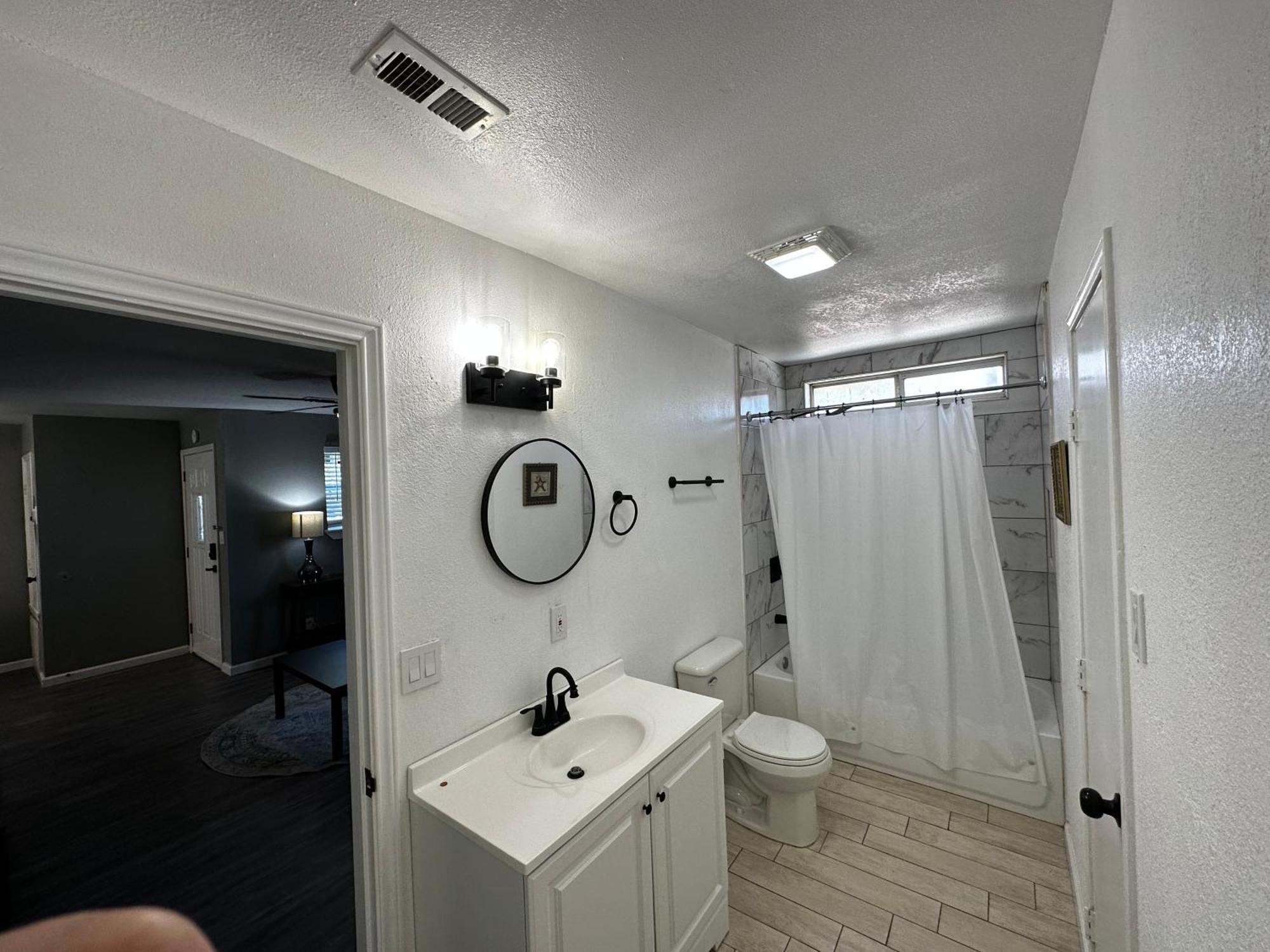 Hess St Apartment Сан Антонио Екстериор снимка